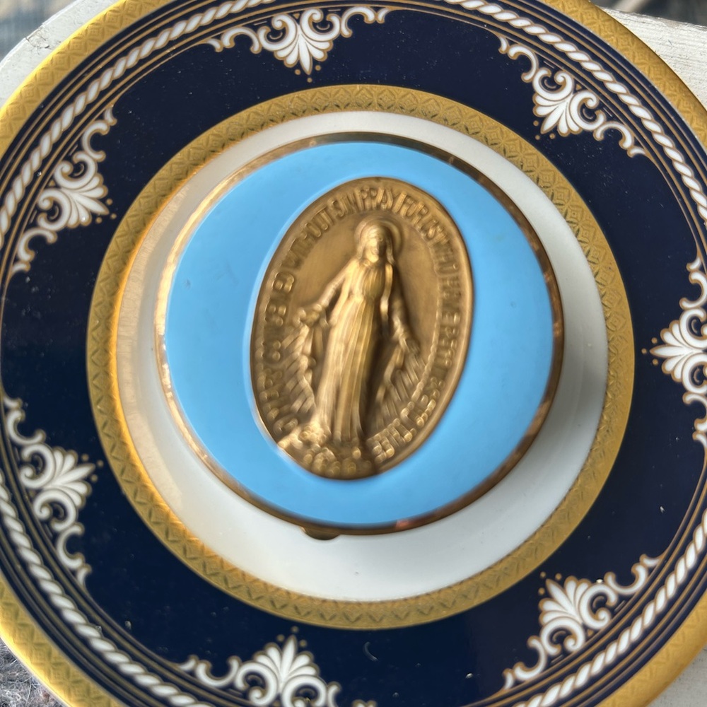 Vintage Blue Enamel Virgin Mary Religious Trinket Pill Box or Rosary Holder - Picture 4 of 8